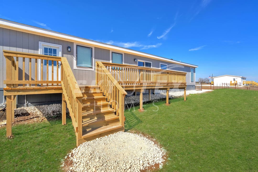 2633 fm 1332, jourdanton - 3.5 acres - pending exterior home features