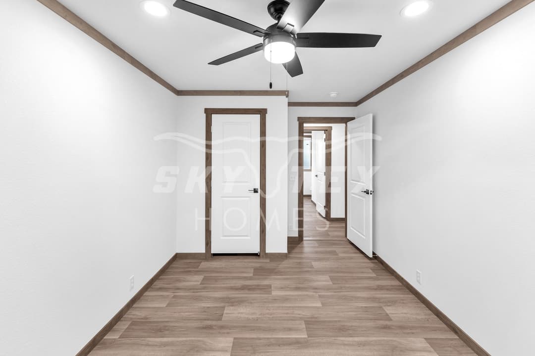 2633 fm 1332, jourdanton - 3.5 acres - pending bedroom home features