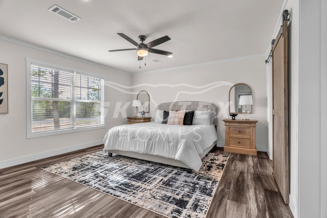 Everett elite interior and bedroom home features