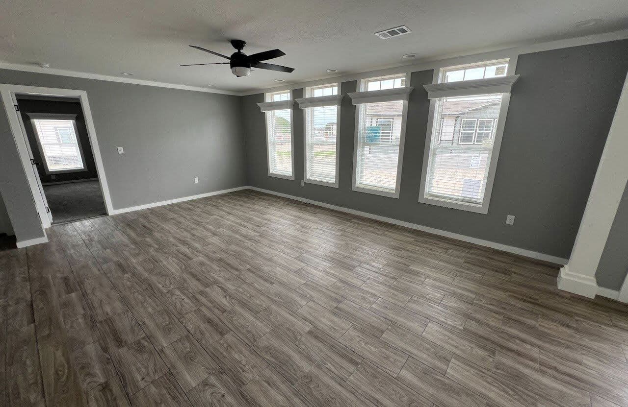 Solitaire 28684a interior home features