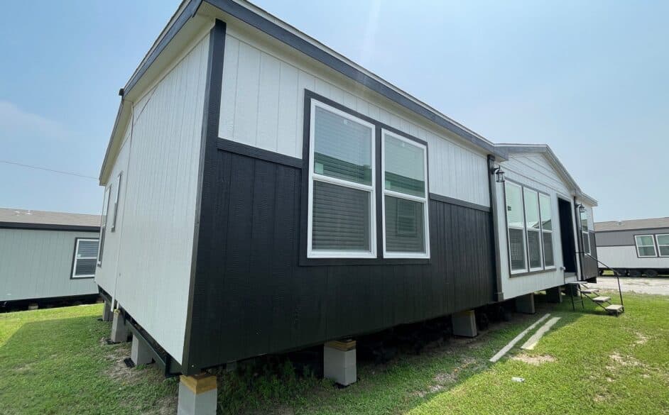 Emerald r48f elevation and exterior home features