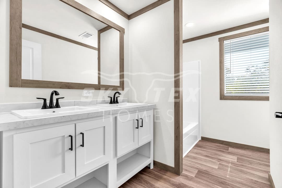 136 syrah st., la vernia - 1.05 acres bathroom home features