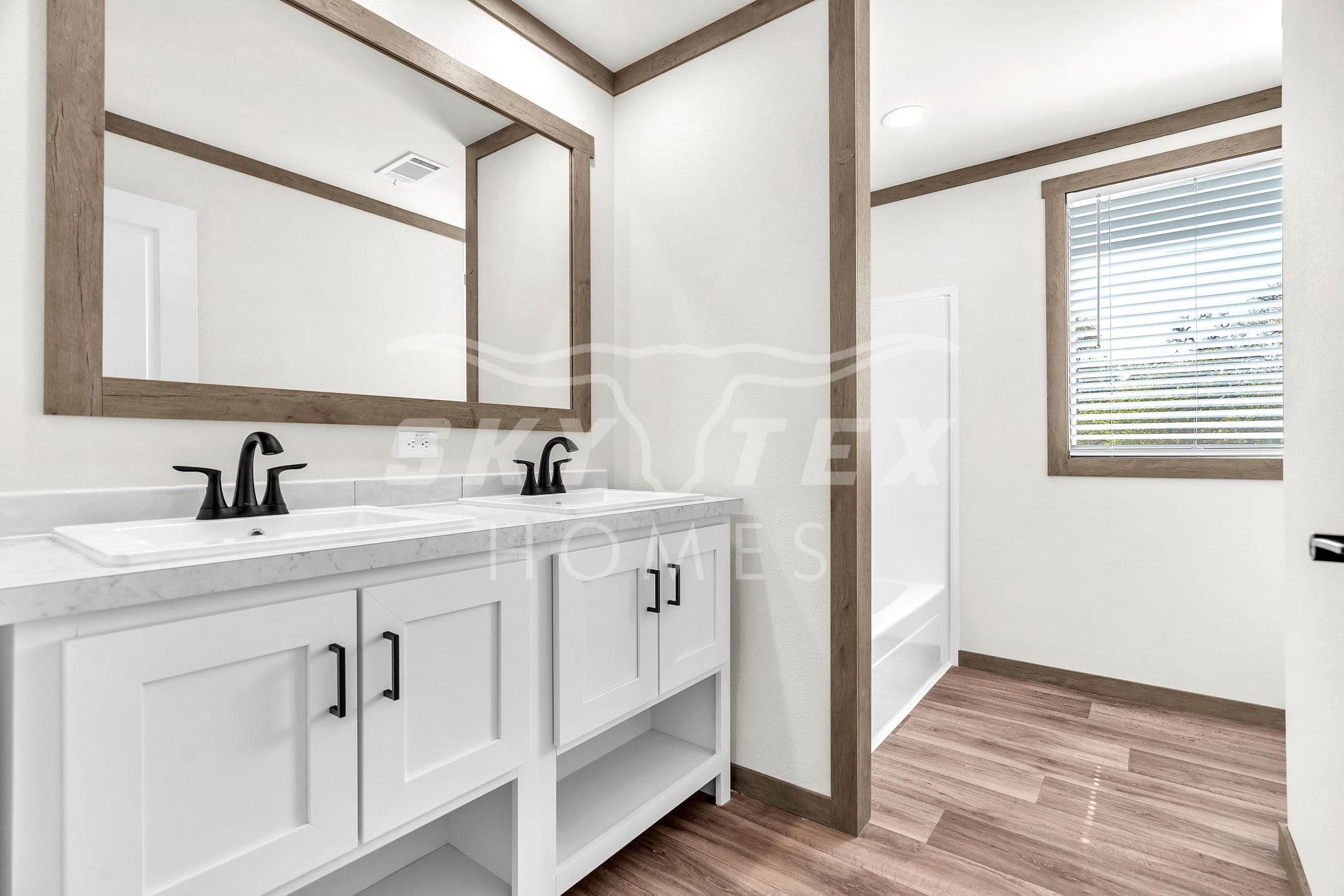 136 syrah st., la vernia - 1.05 acres bathroom home features