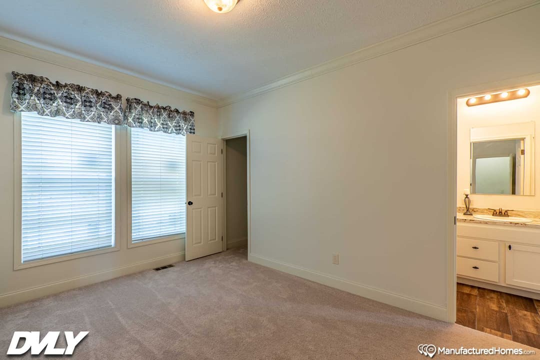 Orchard house (study) bedroom home features