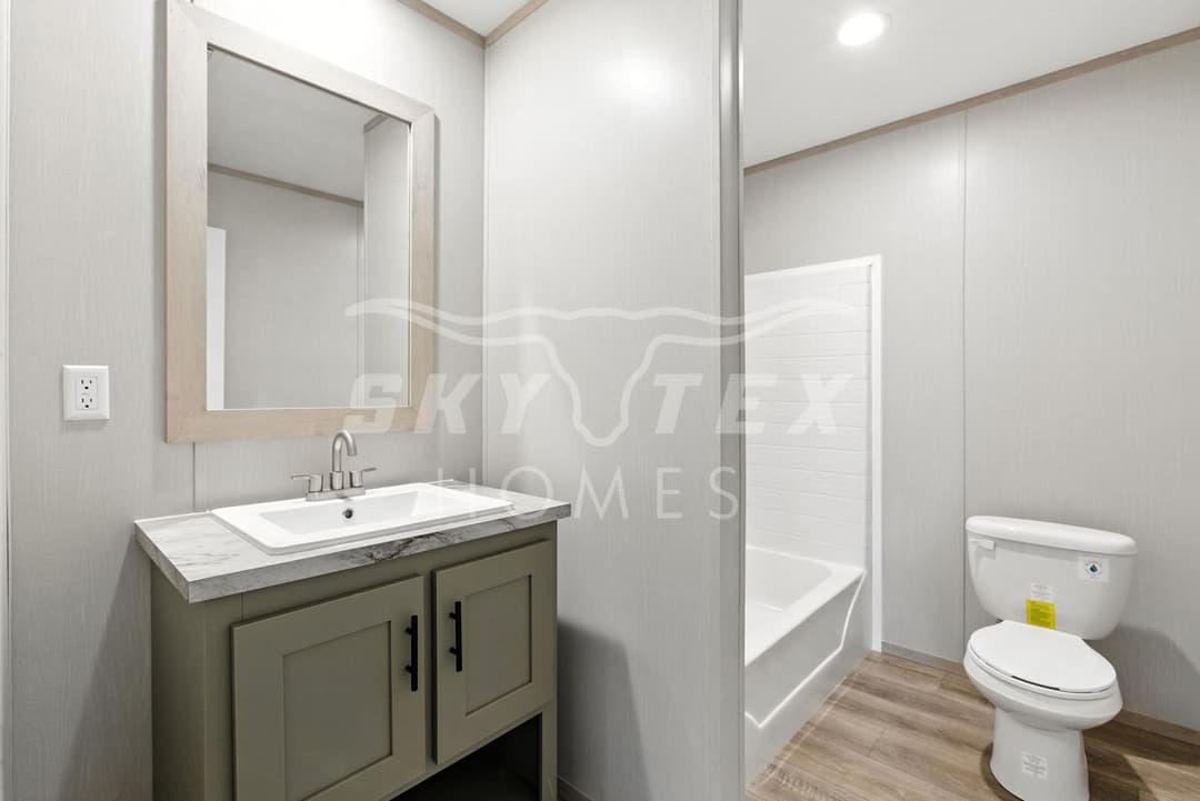 2553 fm 1332, jourdanton - 4.0 acres - pending bathroom home features