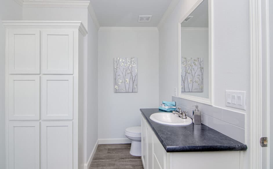 Corpus 5051 bathroom home features