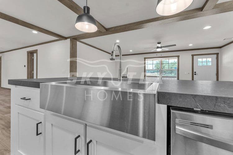 Nellie interior and kitchen home features