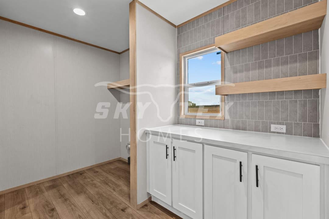 Boone interior and kitchen home features