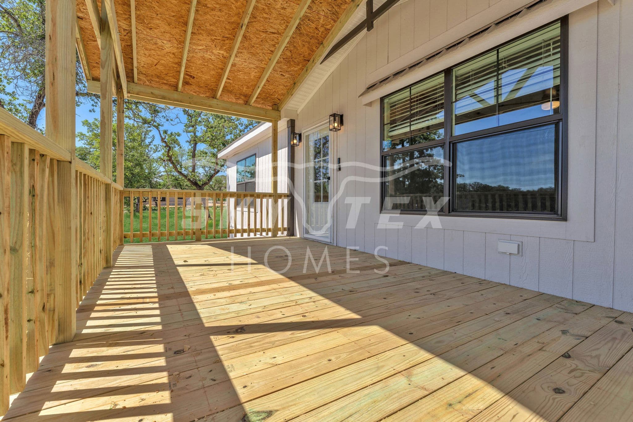 Everett elite exterior home features