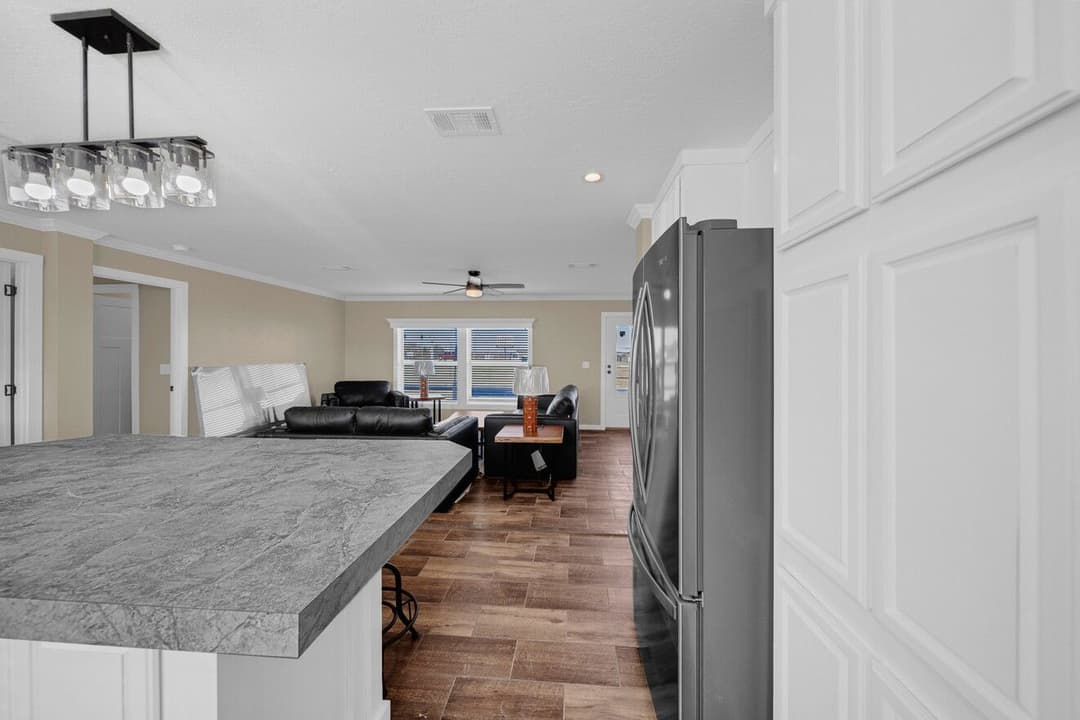 Sapphire 28663a kitchen home features