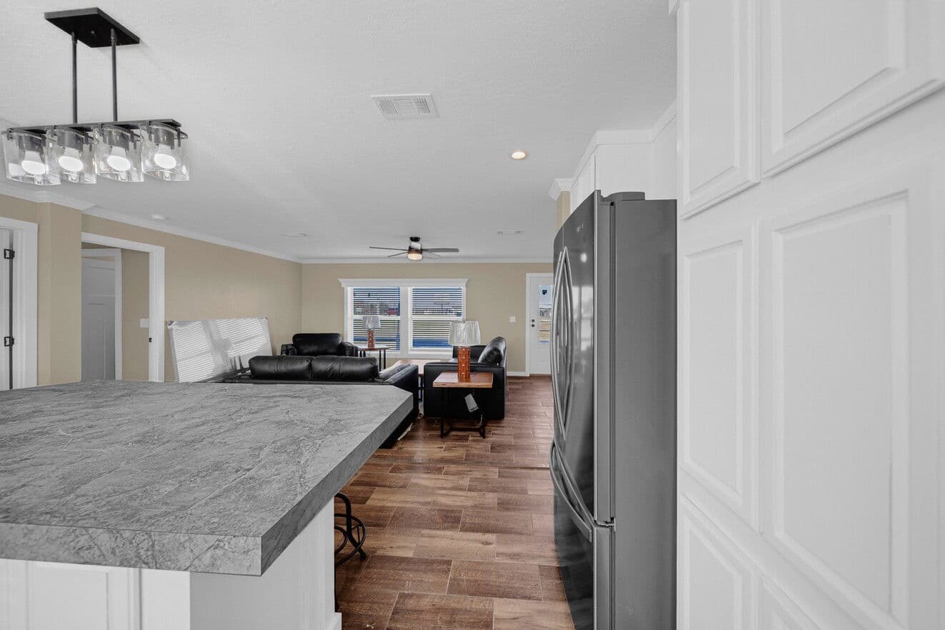 Sapphire 28663a kitchen home features