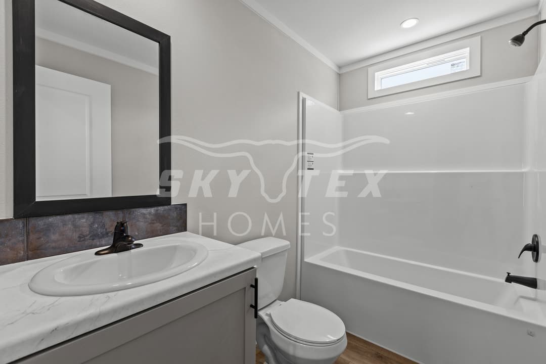 Gateway 2856a interior and bathroom home features