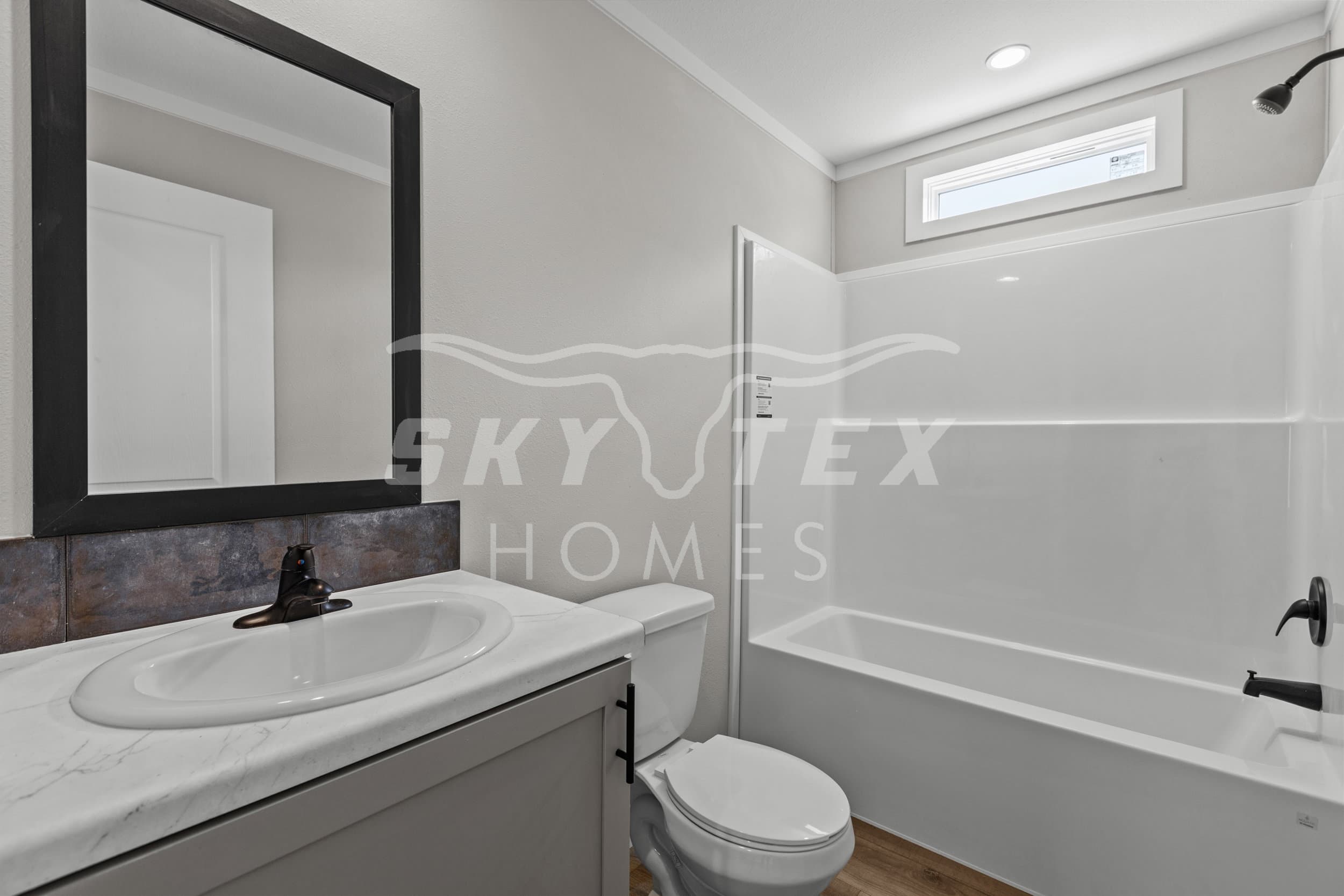 Gateway 2856a interior and bathroom home features