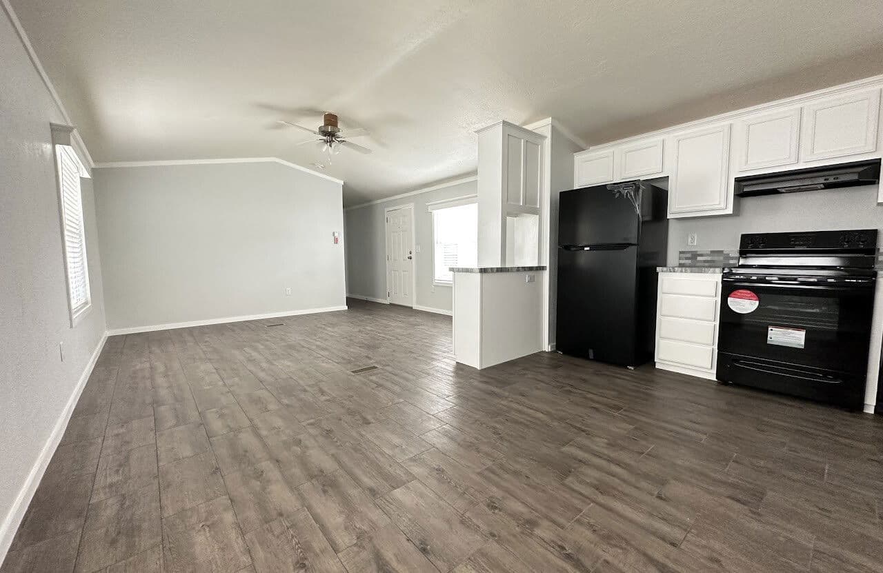 Emerald 16763b interior home features