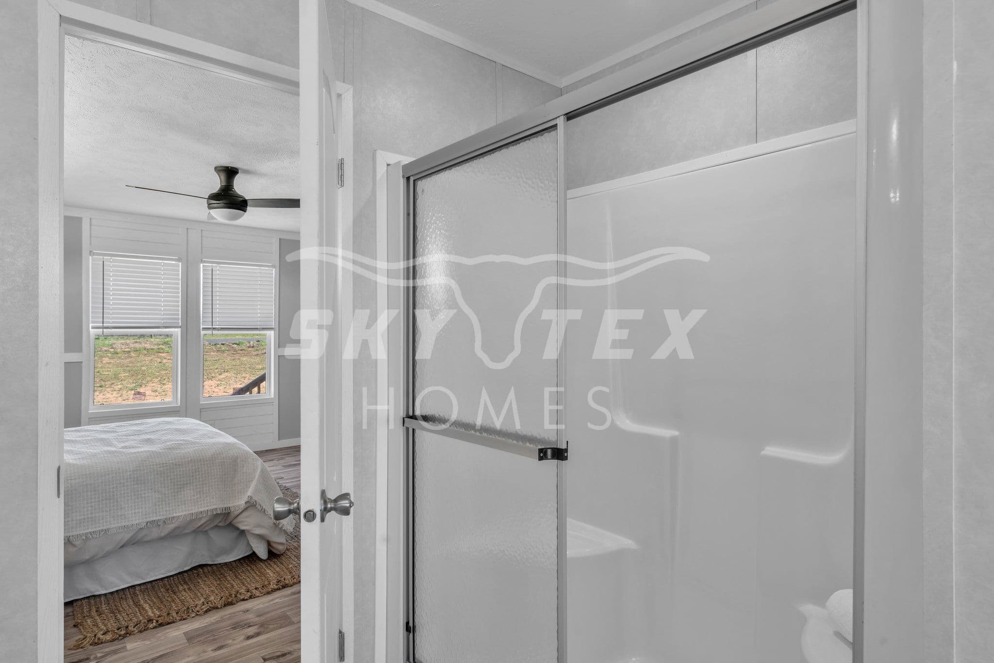 Valu maxx premier 32684e interior and bathroom home features