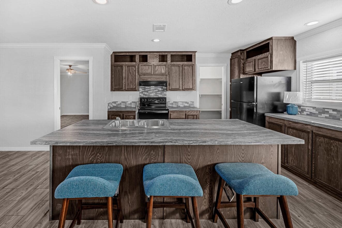 Topaz 28563a kitchen home features