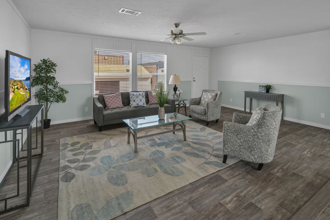 Hondo interior home features