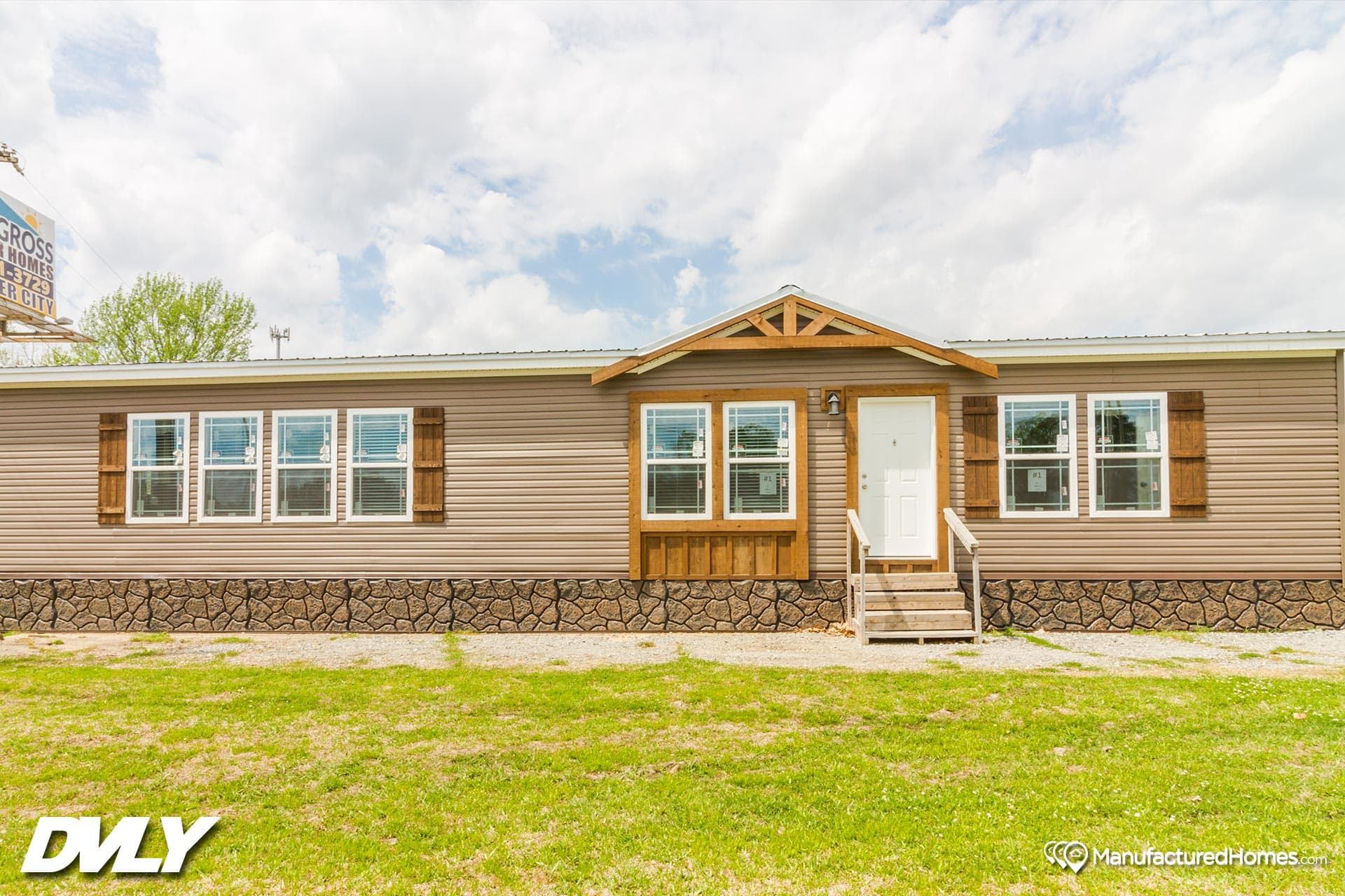 Ahaveh hero, elevation, and exterior home features