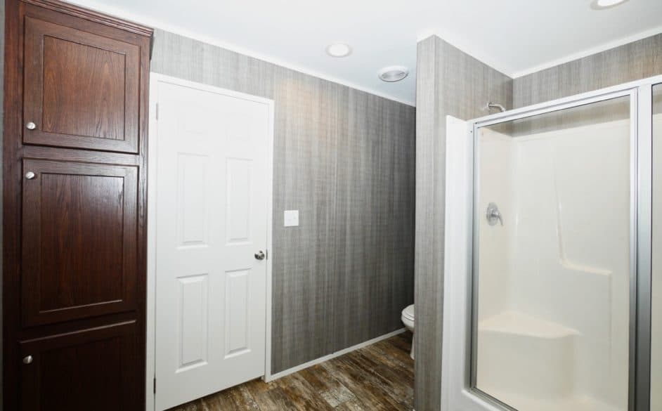 Park forest 323 bathroom home features