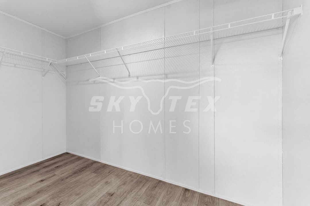 128 syrah st., la vernia - 1.05 acres bedroom home features