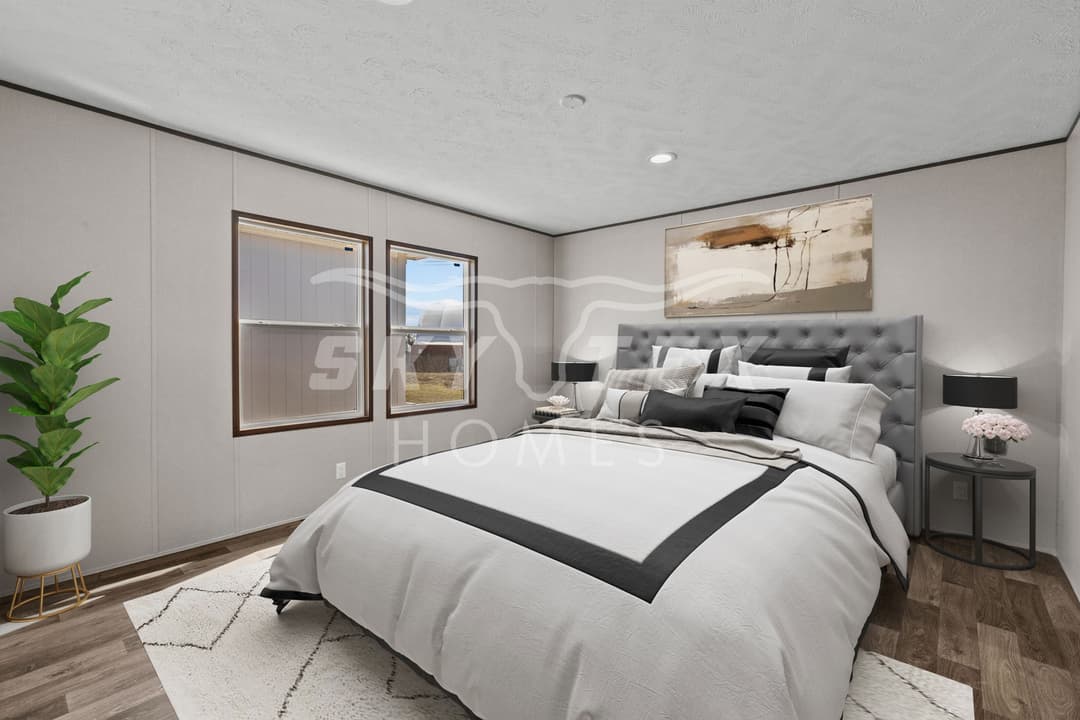 Oak interior and bedroom home features