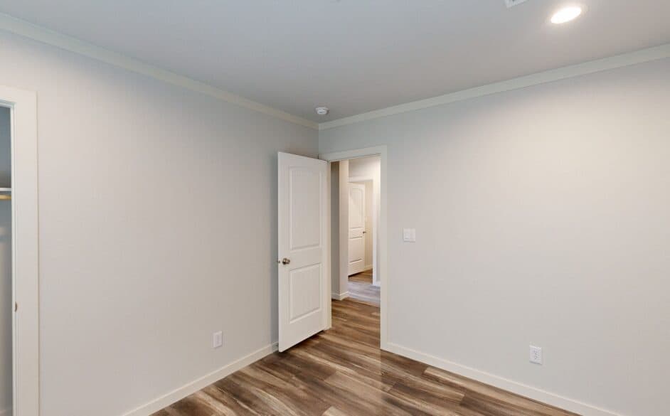 Nordic 6364 bedroom home features