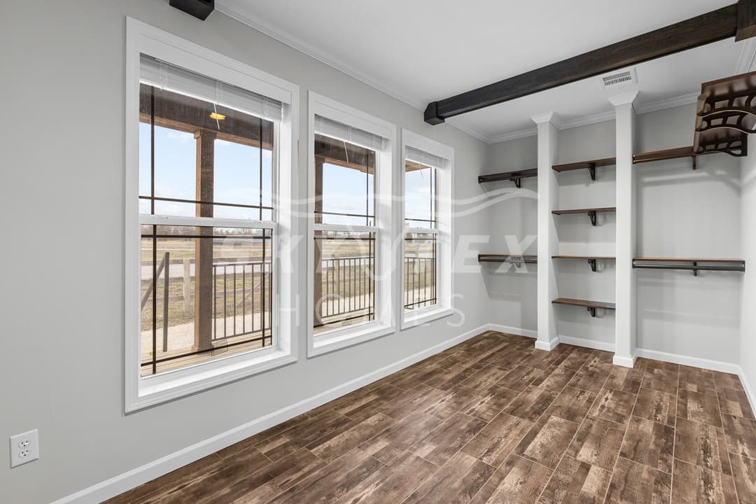 The woodside interior and bedroom home features