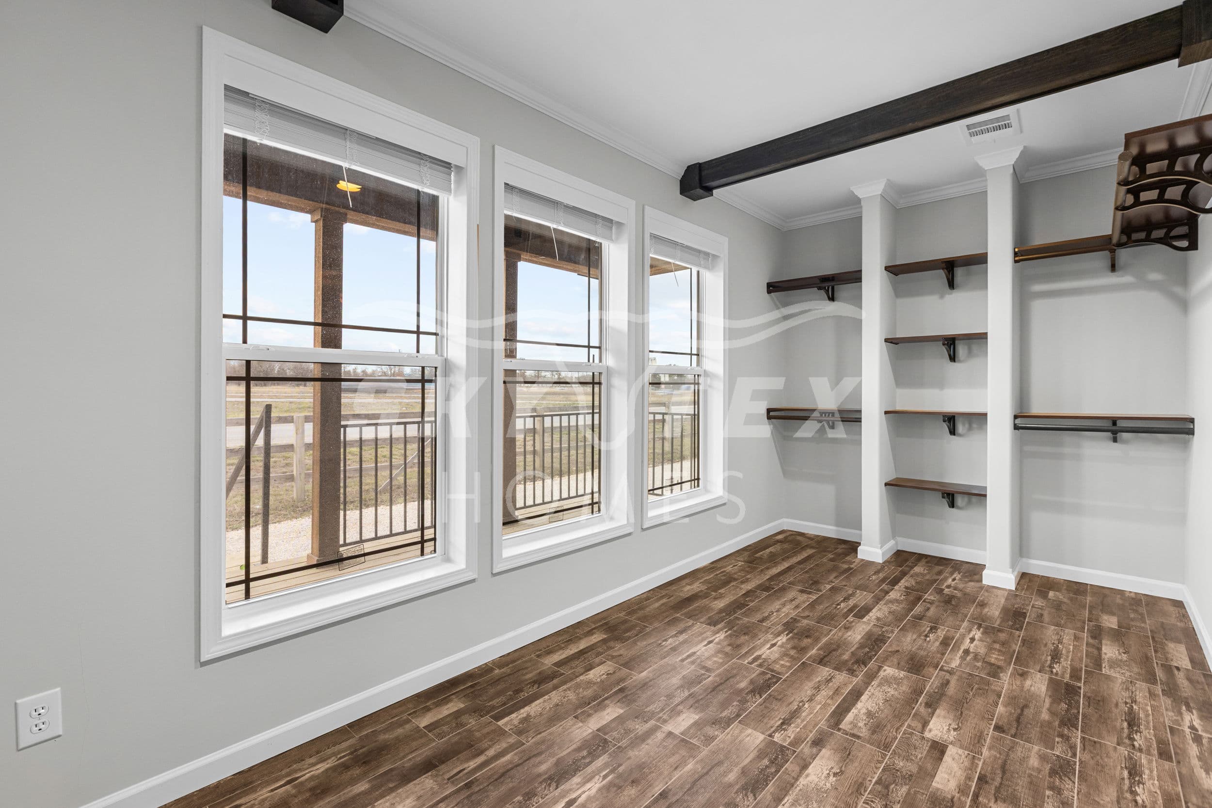 The woodside interior and bedroom home features