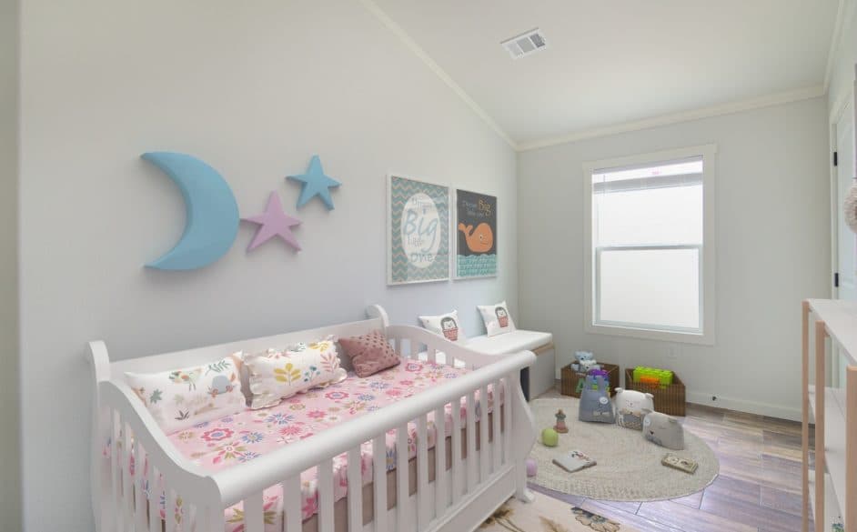 Sapphire 5863 bedroom home features