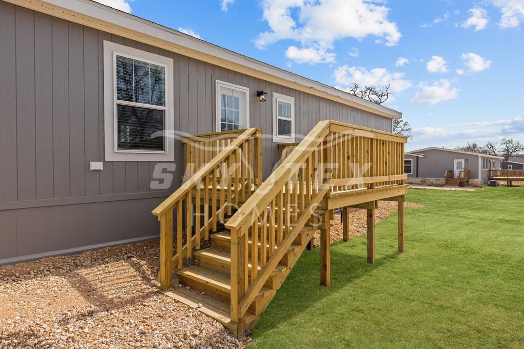 Hey jude exterior home features