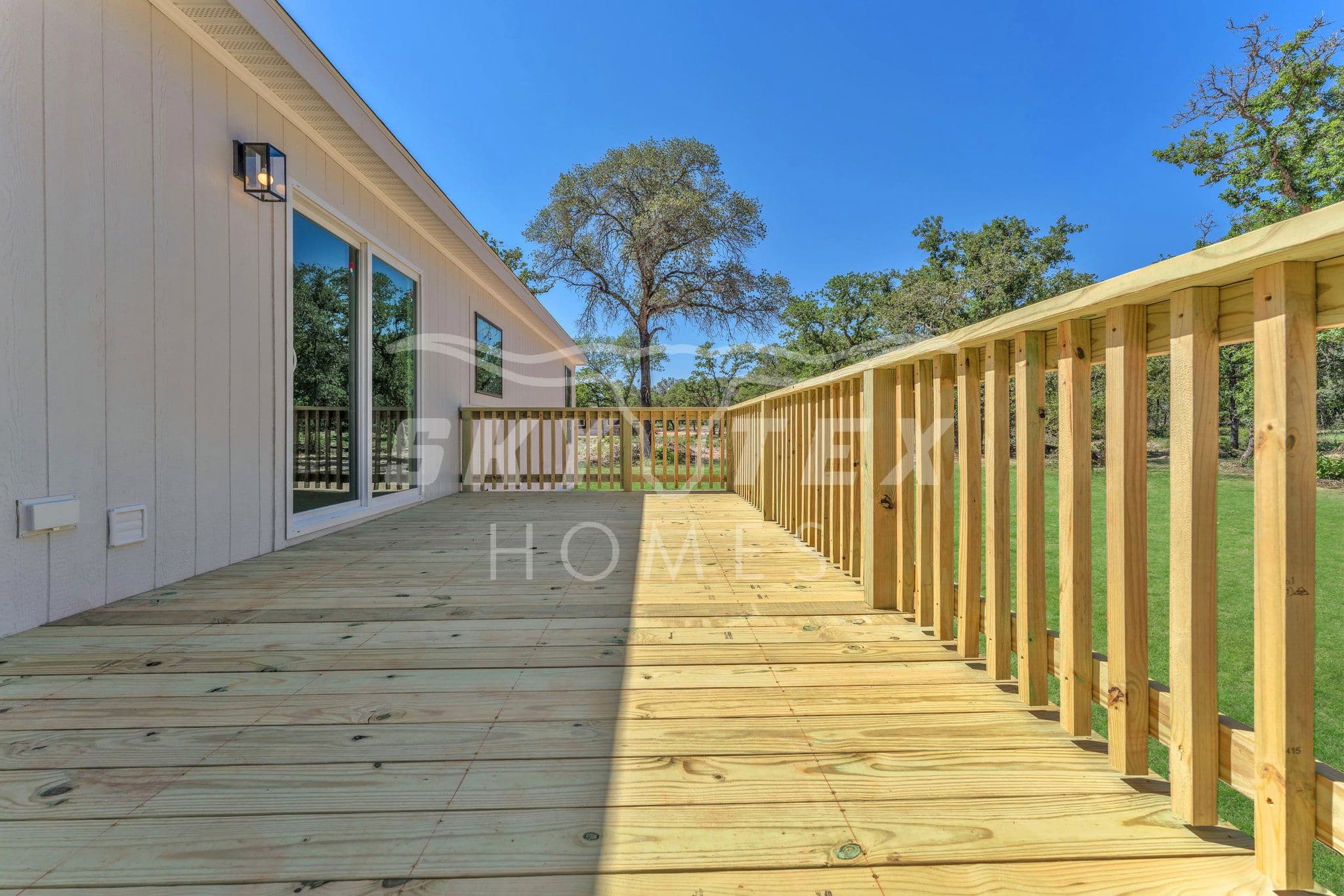 Everett elite exterior home features