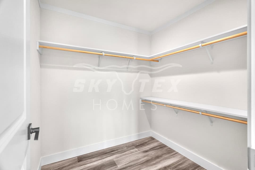 Everett elite interior and bedroom home features