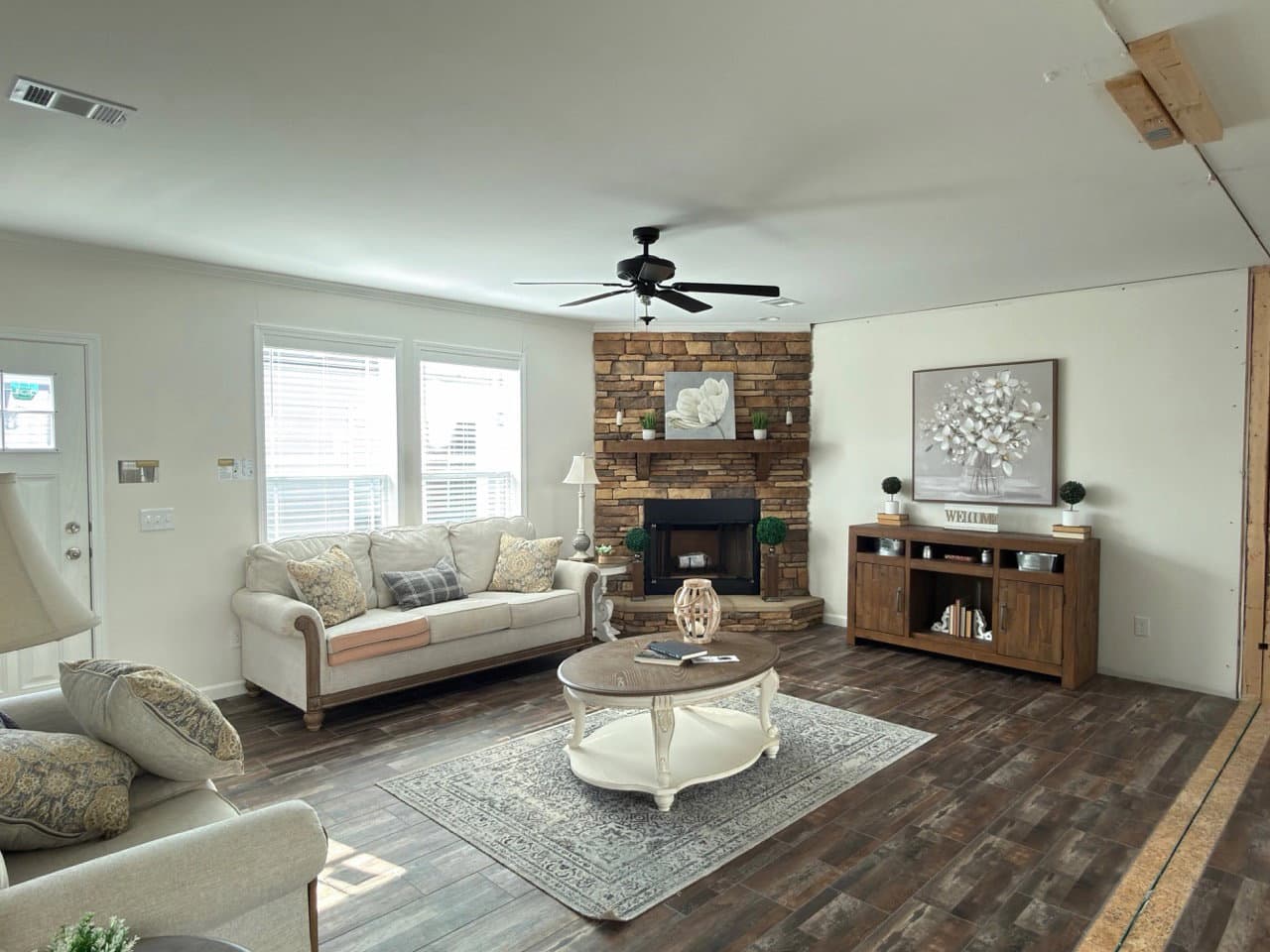 Aimon b interior home features