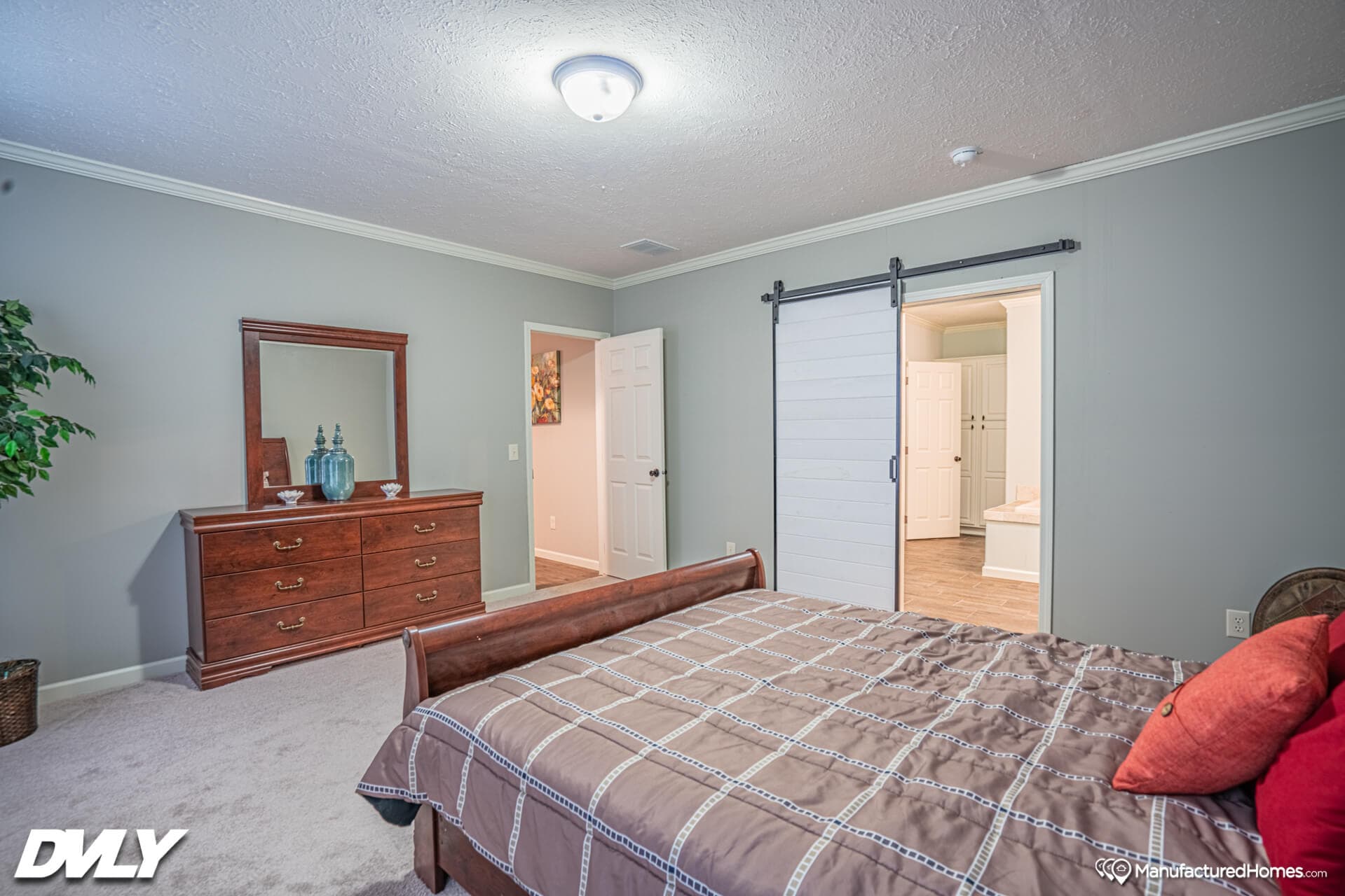 The big chief bedroom home features