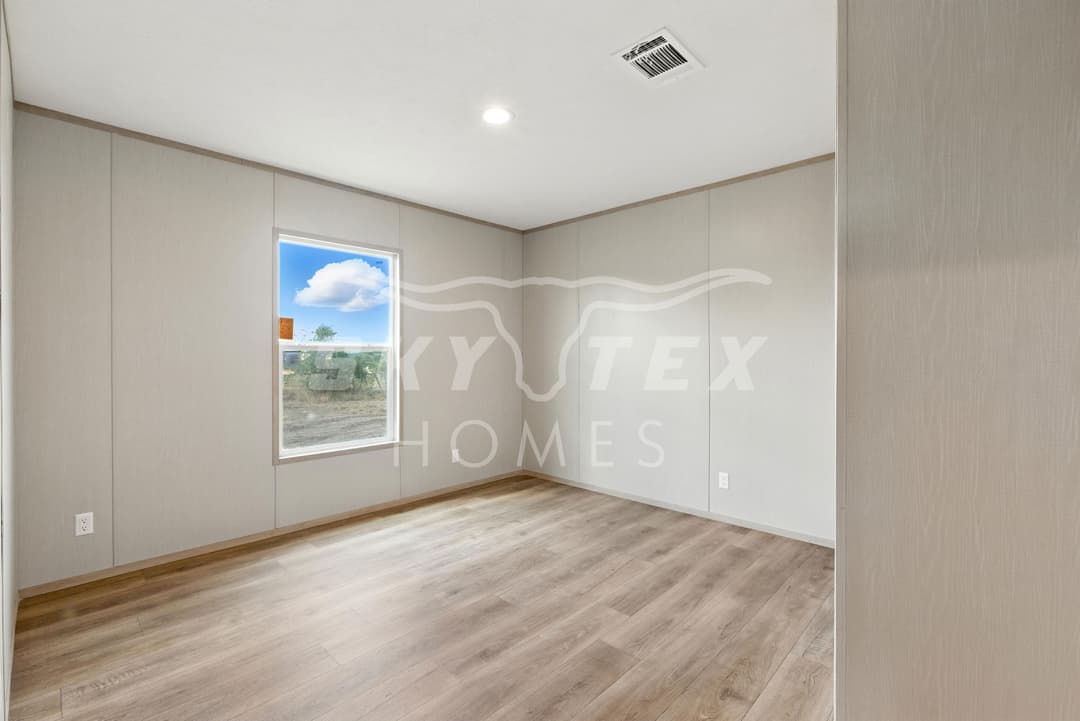 2553 fm 1332, jourdanton - 4.0 acres - pending bedroom home features