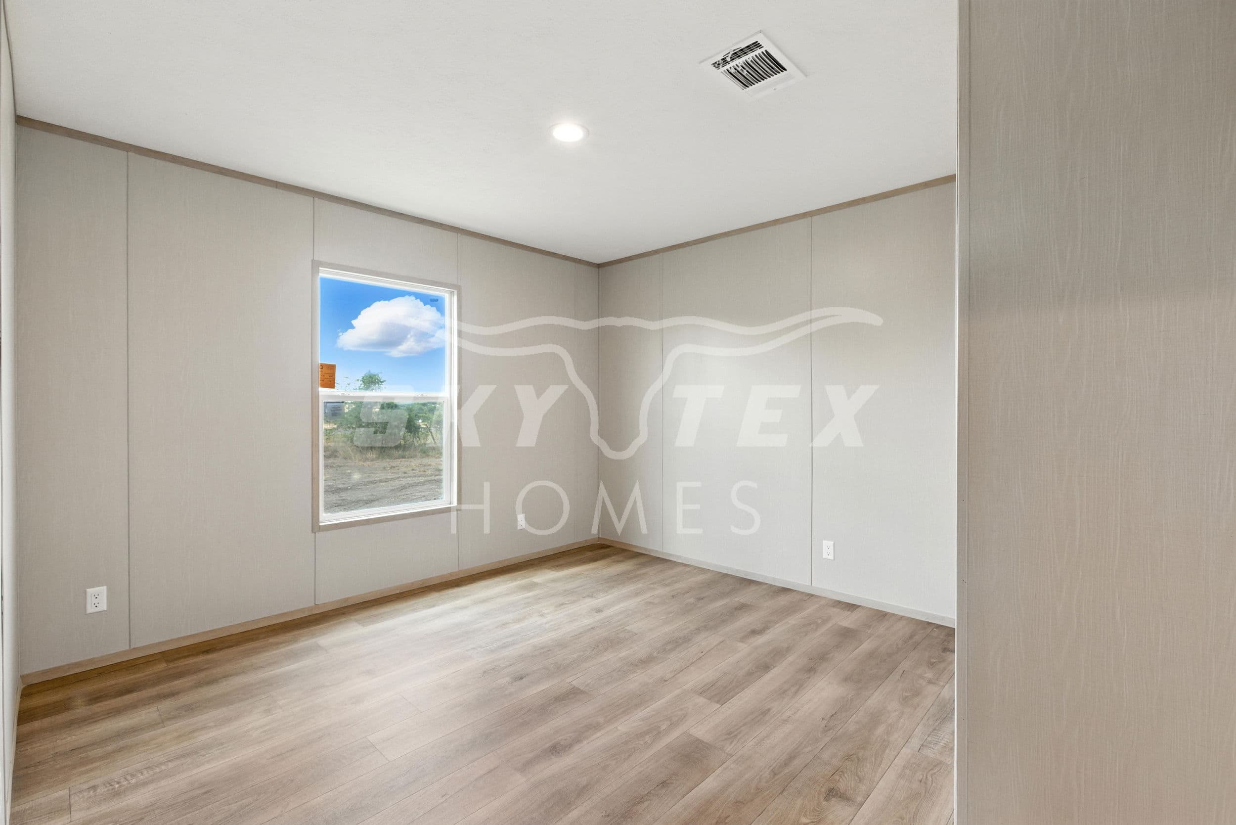 2553 fm 1332, jourdanton - 4.0 acres - pending bedroom home features