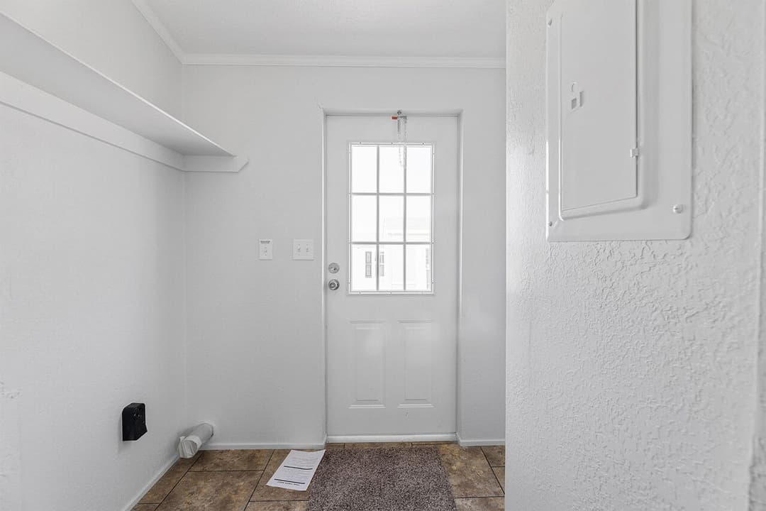 Emerald 16723a interior home features