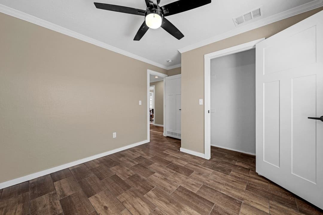 Sapphire 28663a interior home features