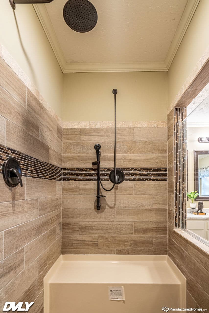 The klasse bathroom home features