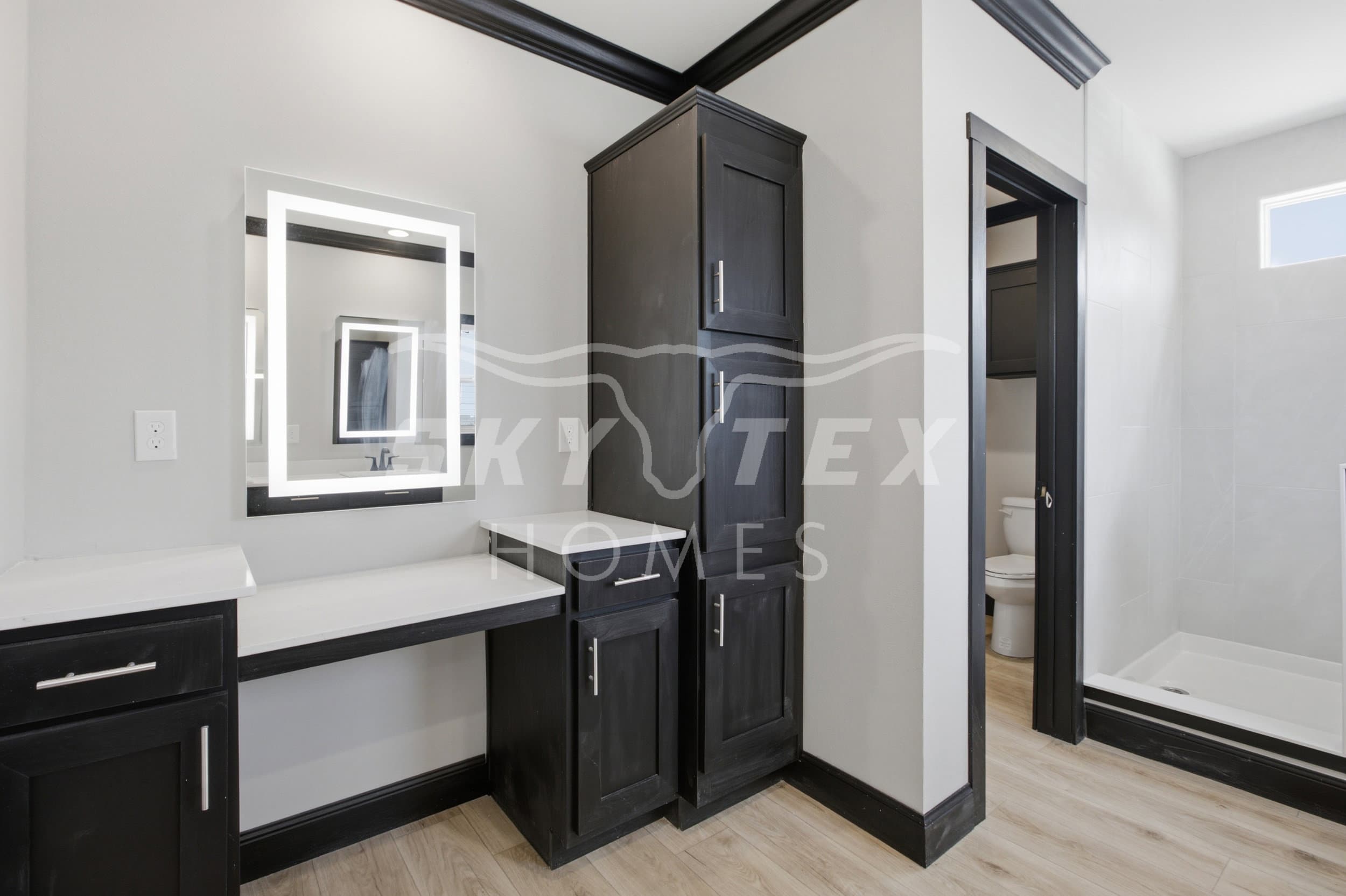 The iron peak interior and bathroom home features