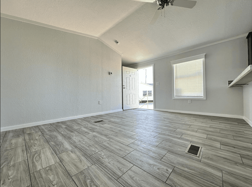 Solitaire 16723a interior home features