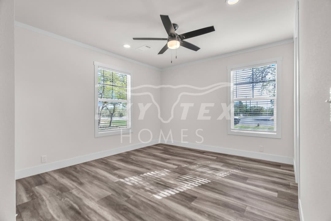 Everett elite interior and bedroom home features