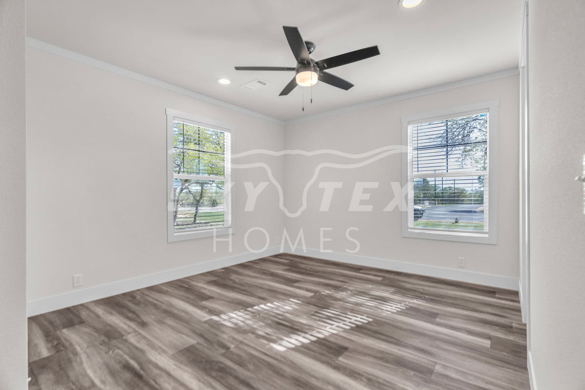 Everett elite interior and bedroom home features