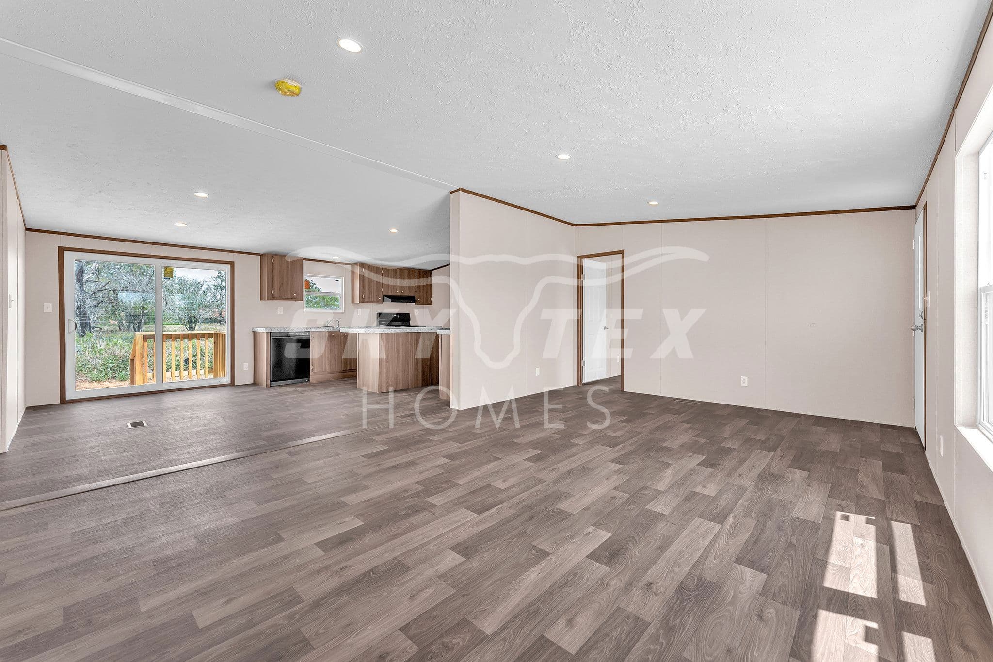 5709 cr 422, pleasanton - .765 acres interior home features