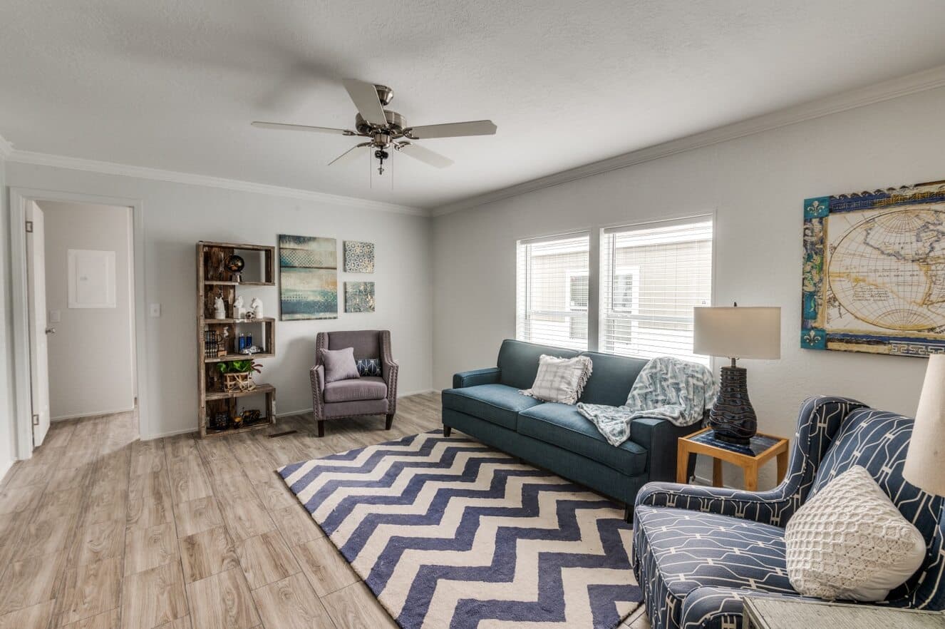 Emerald 28603a interior home features