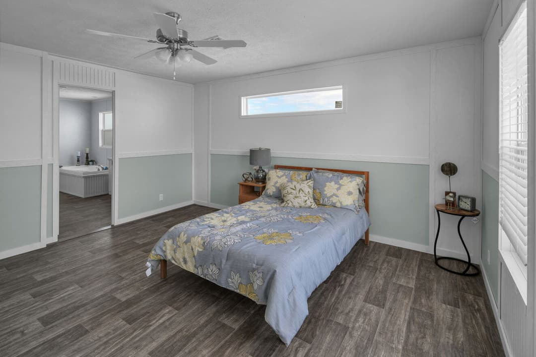 Hondo interior and bedroom home features