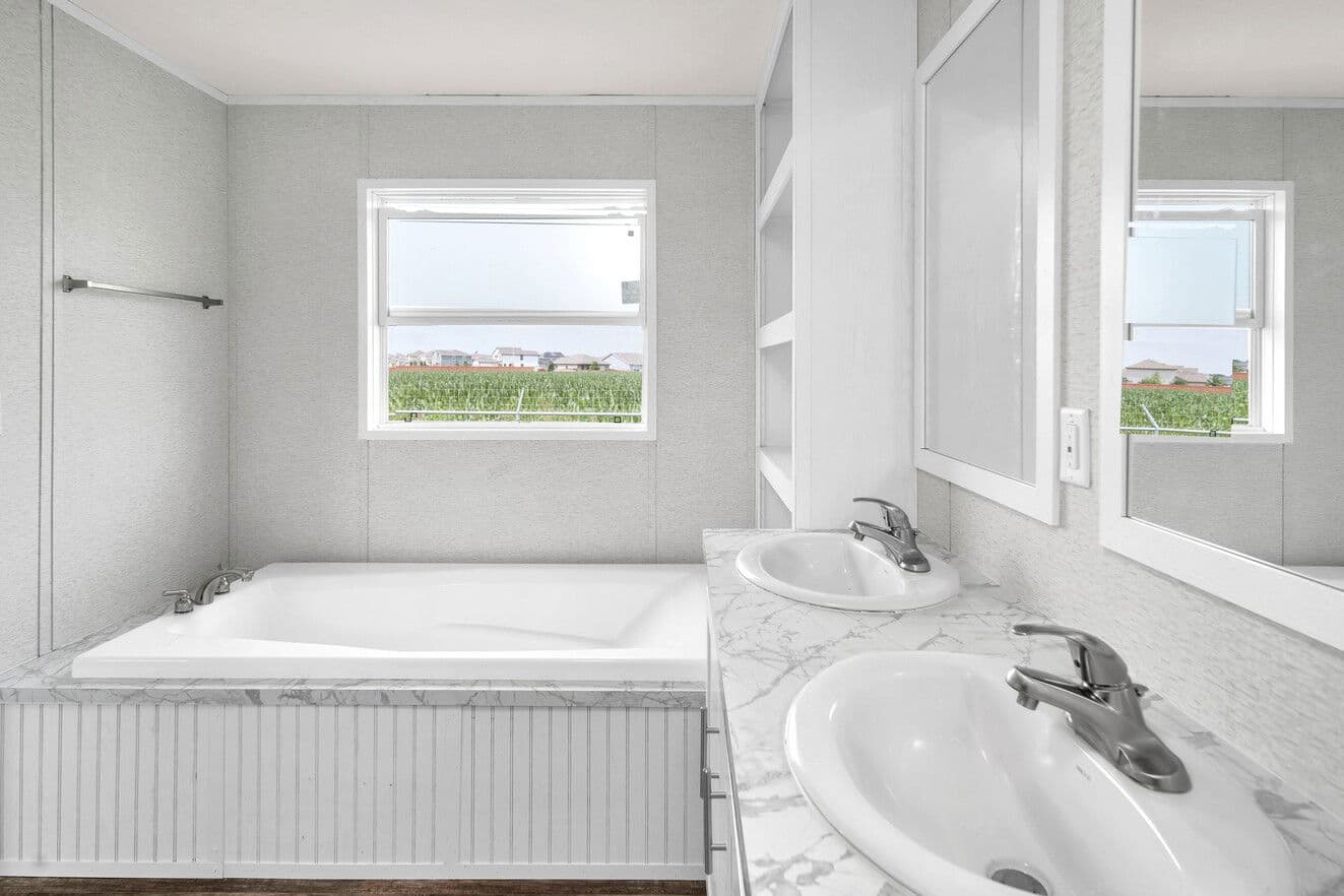 Laramie interior and bathroom home features