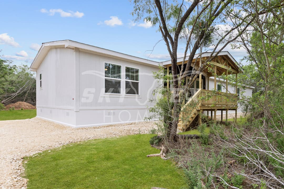 697 county rd 664 - 3.16 acres exterior home features