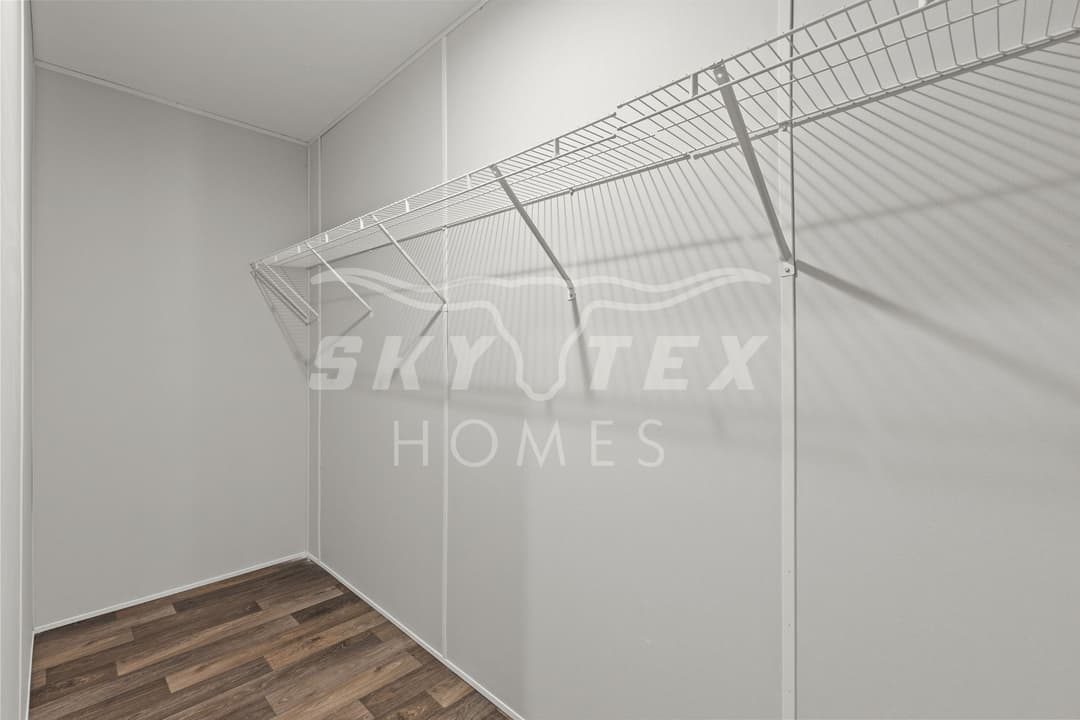 Oak interior and bedroom home features