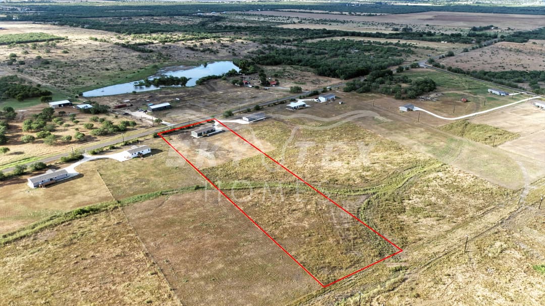 2553 fm 1332, jourdanton - 4.0 acres - pending exterior home features
